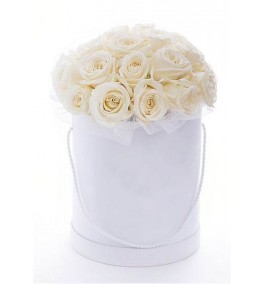 Cutie alba romantica cu superbi trandafiri albi 
