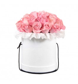 Cutie alba romantica cu superbi trandafiri roz 