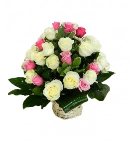 Cos cu trandafiri roz si albi